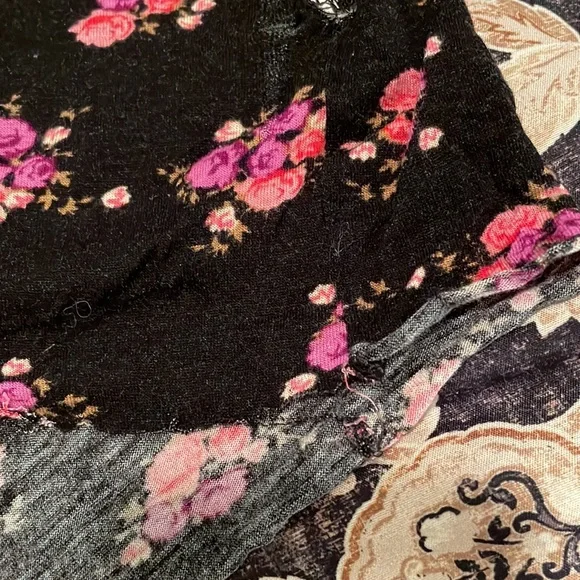 Cute floral tank - Picture 3 of 6